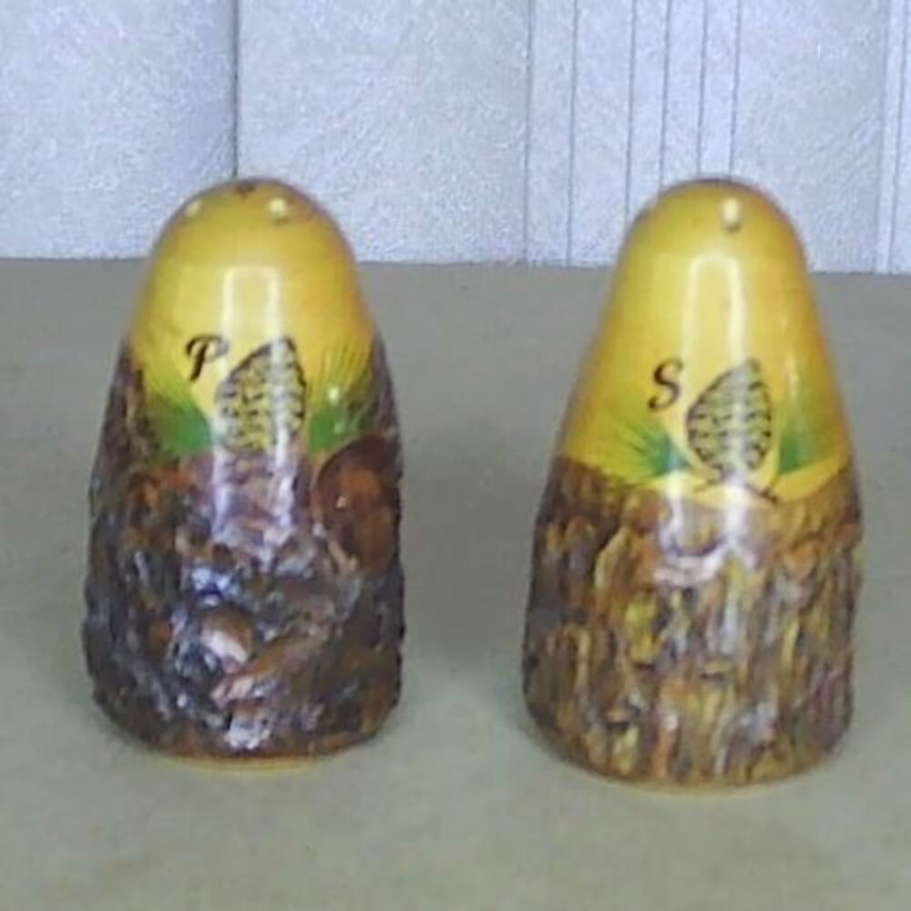 Vintage Carved Wood Pine Cone Souvenir Salt & Pepper Shakers Grand Canyon 2"
